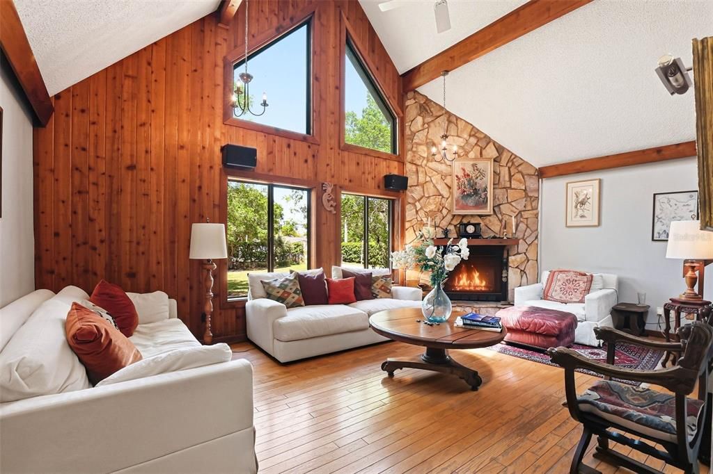 Activo con contrato: $900,000 (4 camas, 4 baños, 3361 Pies cuadrados)