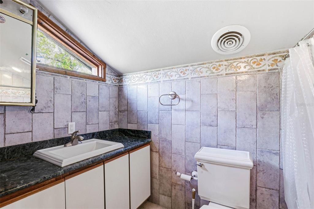 Activo con contrato: $900,000 (4 camas, 4 baños, 3361 Pies cuadrados)