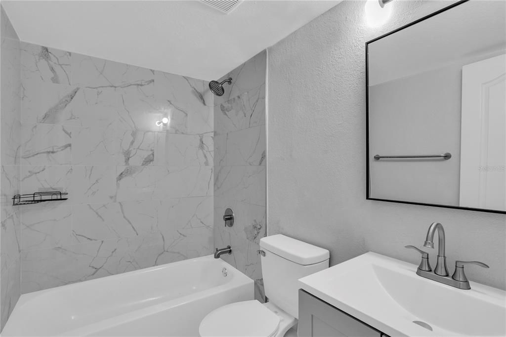 На продажу: $164,900 (2 спален, 2 ванн, 918 Квадратных фут)