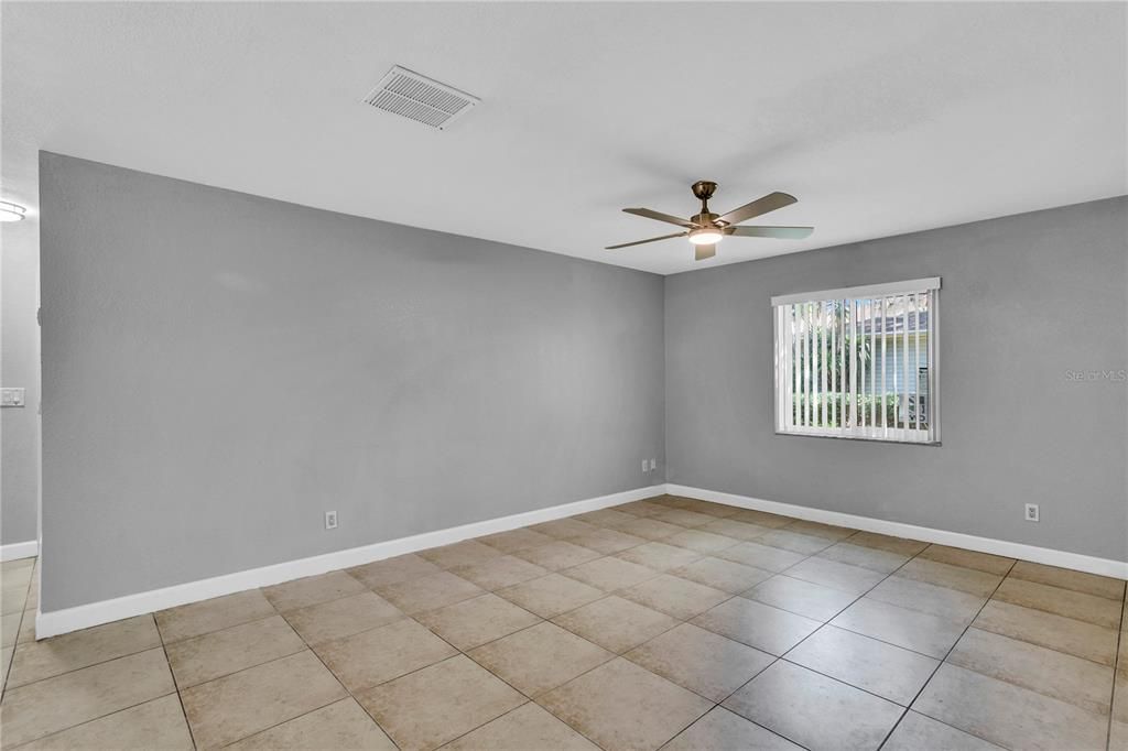 На продажу: $164,900 (2 спален, 2 ванн, 918 Квадратных фут)