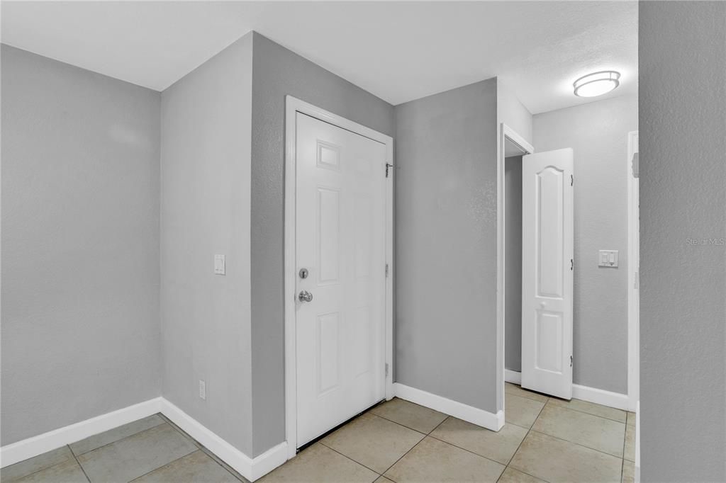 На продажу: $164,900 (2 спален, 2 ванн, 918 Квадратных фут)