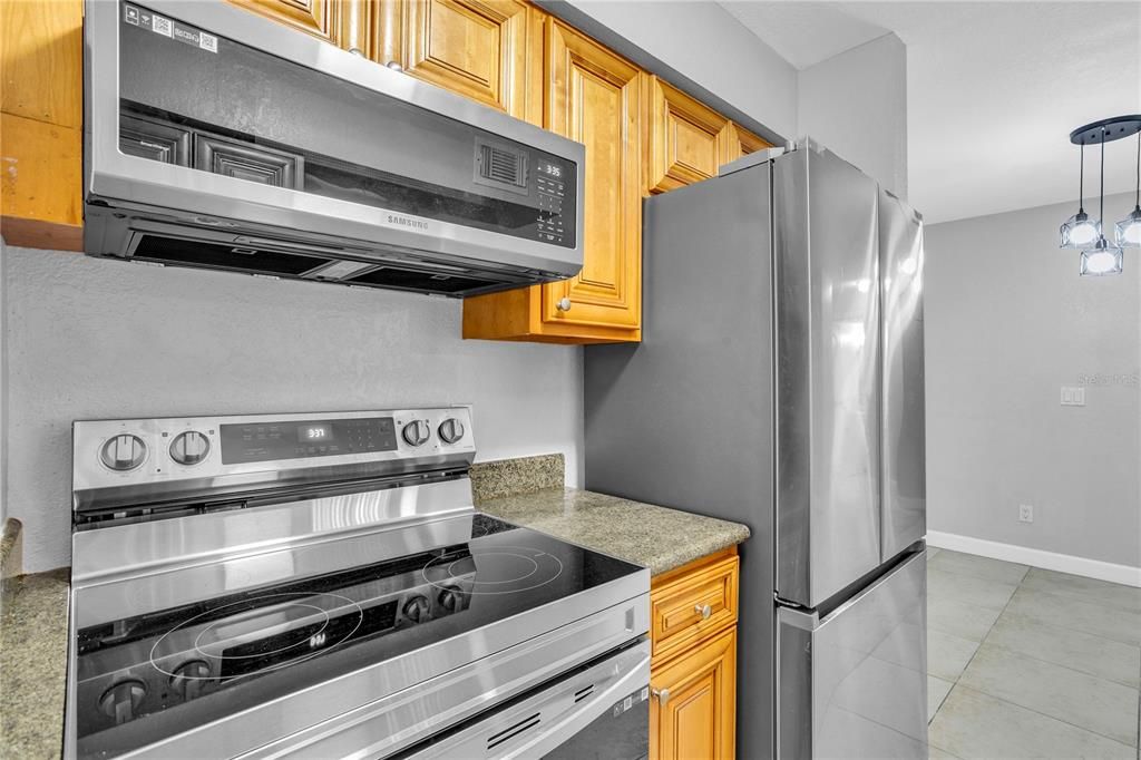 На продажу: $164,900 (2 спален, 2 ванн, 918 Квадратных фут)