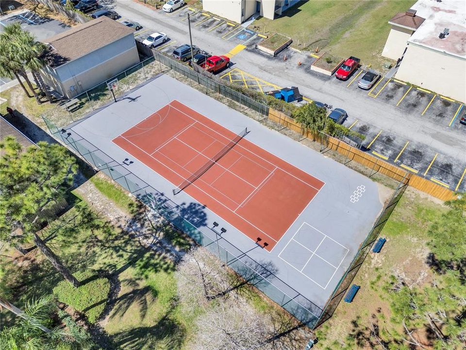 На продажу: $164,900 (2 спален, 2 ванн, 918 Квадратных фут)