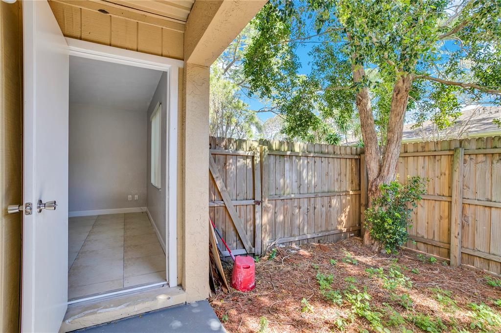 На продажу: $164,900 (2 спален, 2 ванн, 918 Квадратных фут)