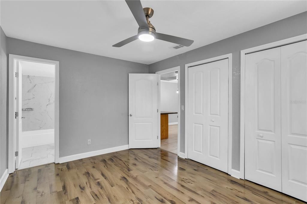 На продажу: $164,900 (2 спален, 2 ванн, 918 Квадратных фут)