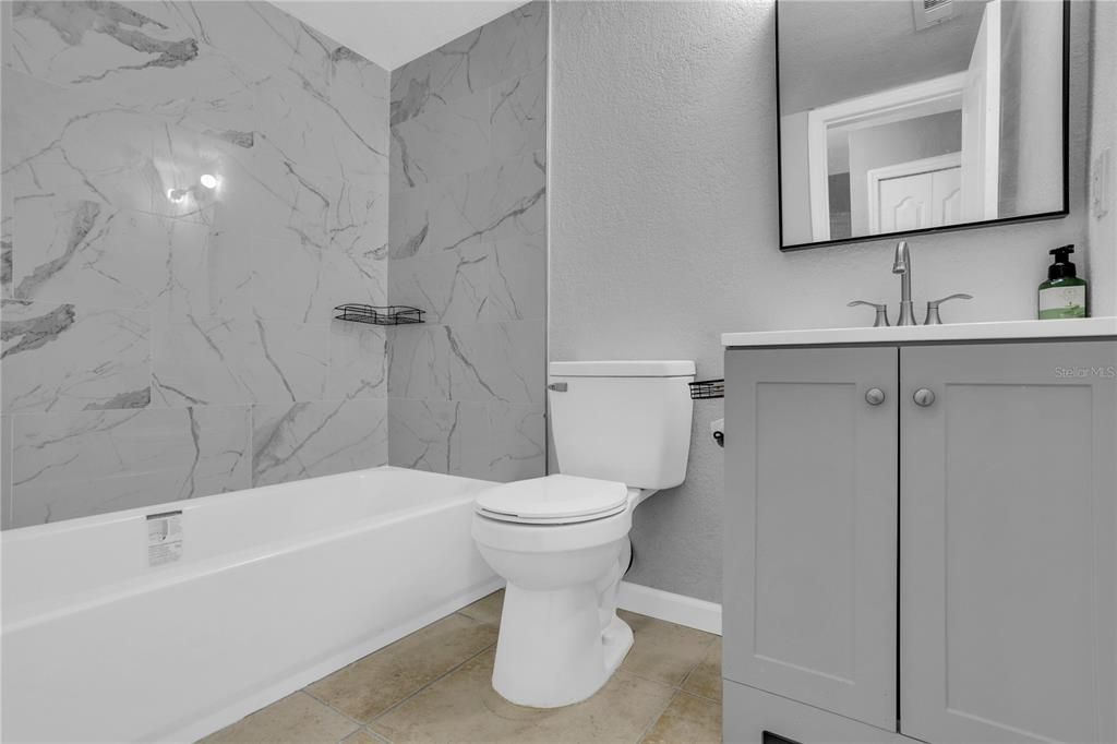 На продажу: $164,900 (2 спален, 2 ванн, 918 Квадратных фут)