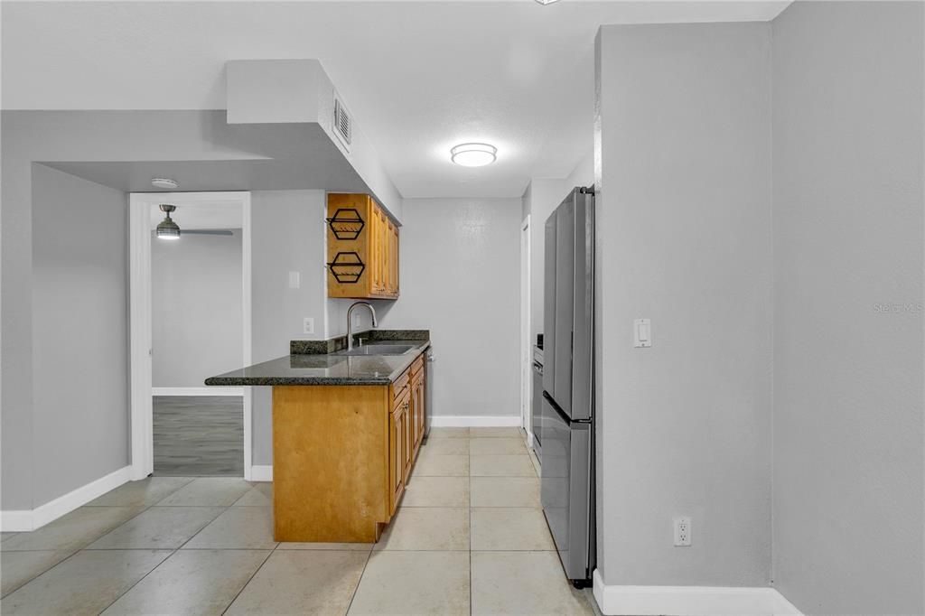 На продажу: $164,900 (2 спален, 2 ванн, 918 Квадратных фут)