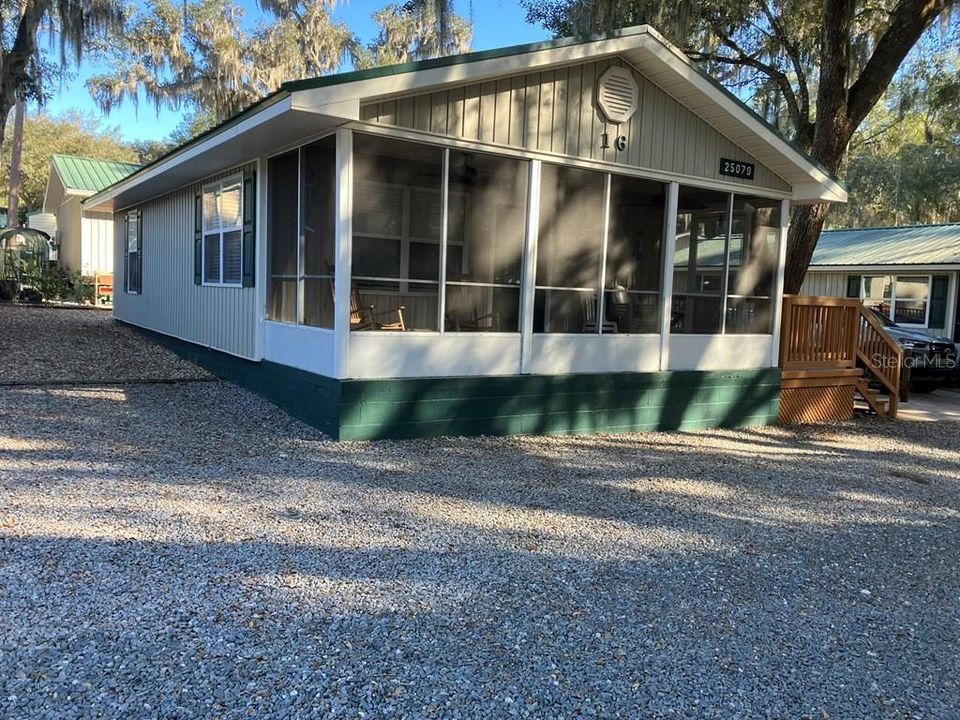 For Sale: $250,000 (2 beds, 1 baths, 672 Square Feet)