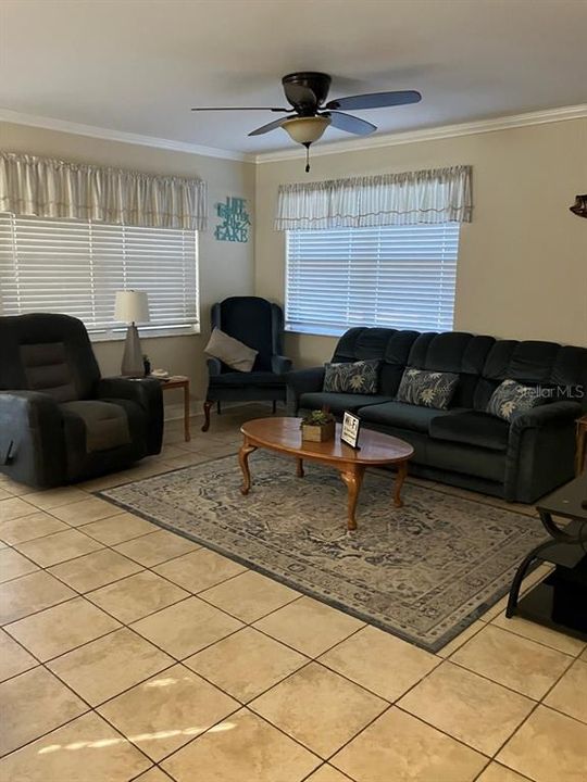 For Sale: $250,000 (2 beds, 1 baths, 672 Square Feet)