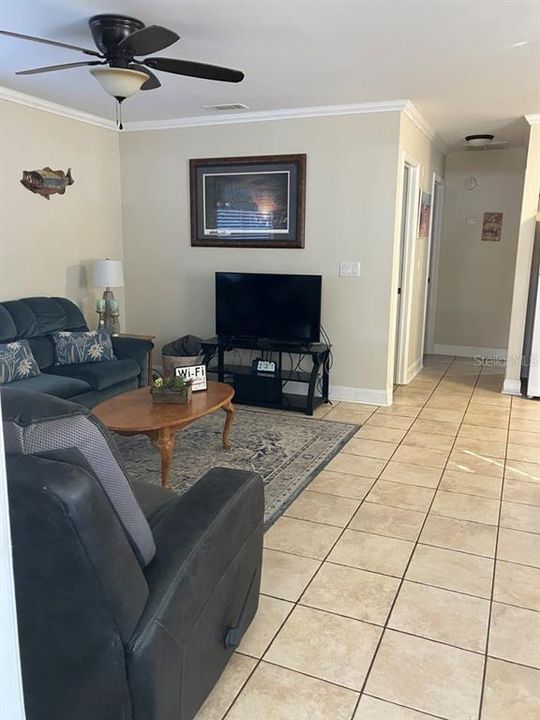 For Sale: $250,000 (2 beds, 1 baths, 672 Square Feet)