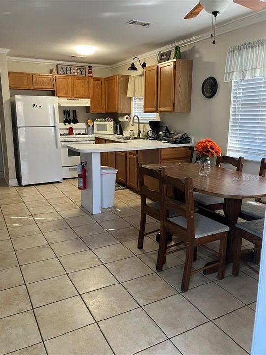 For Sale: $250,000 (2 beds, 1 baths, 672 Square Feet)