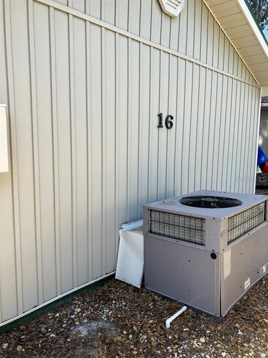 For Sale: $250,000 (2 beds, 1 baths, 672 Square Feet)
