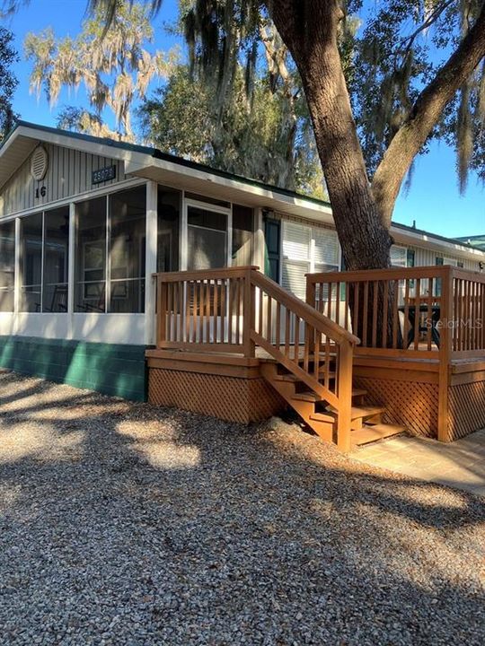 For Sale: $250,000 (2 beds, 1 baths, 672 Square Feet)