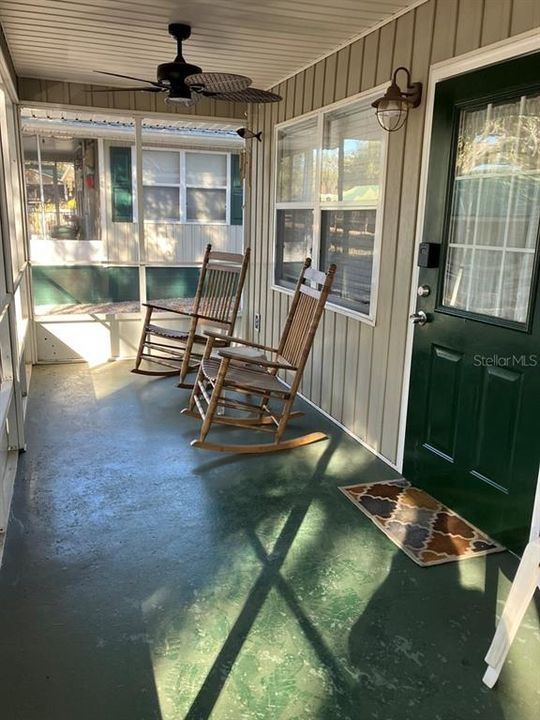 For Sale: $250,000 (2 beds, 1 baths, 672 Square Feet)