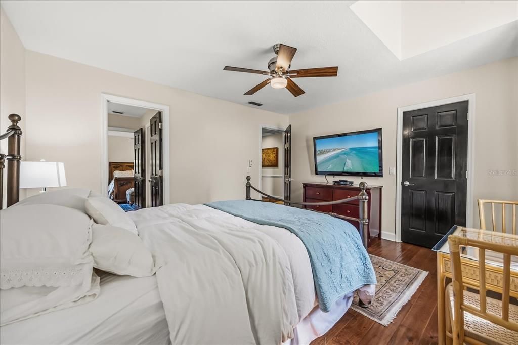 For Sale: $1,399,000 (5 beds, 4 baths, 4007 Square Feet)