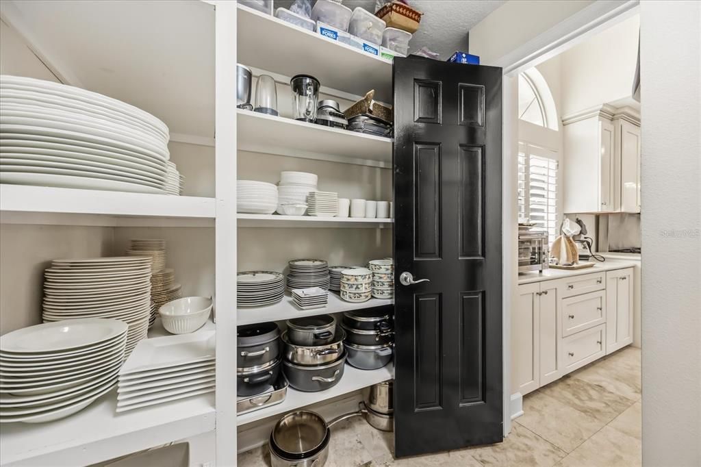 For Sale: $1,399,000 (5 beds, 4 baths, 4007 Square Feet)