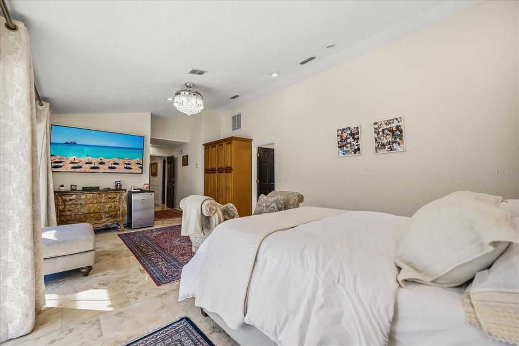 For Sale: $1,399,000 (5 beds, 4 baths, 4007 Square Feet)
