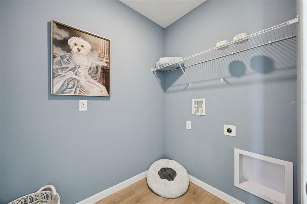 Activo con contrato: $359,990 (4 camas, 2 baños, 1665 Pies cuadrados)