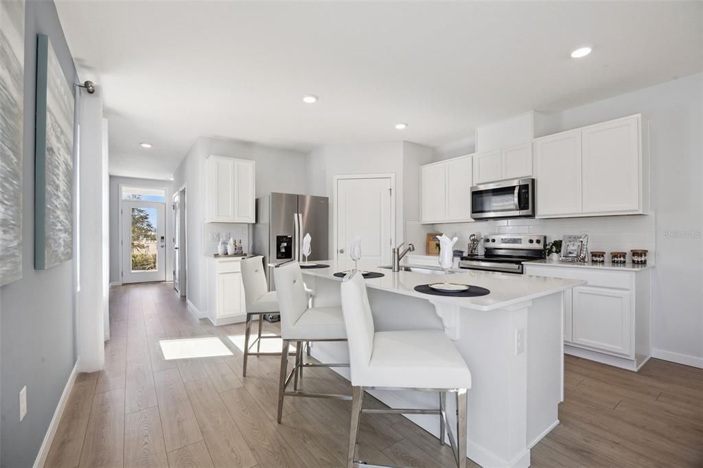 Activo con contrato: $359,990 (4 camas, 2 baños, 1665 Pies cuadrados)