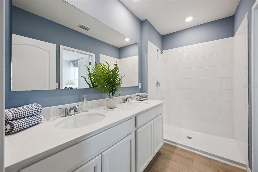 Activo con contrato: $359,990 (4 camas, 2 baños, 1665 Pies cuadrados)