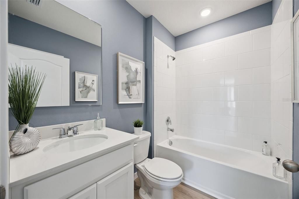 Activo con contrato: $359,990 (4 camas, 2 baños, 1665 Pies cuadrados)