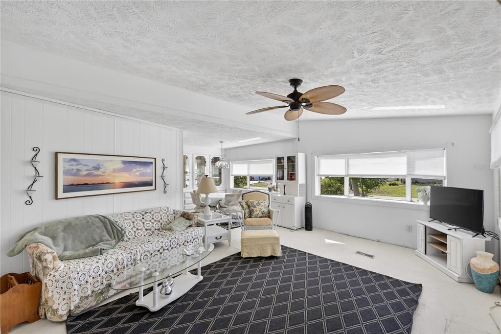 На продажу: $150,000 (2 спален, 2 ванн, 1152 Квадратных фут)