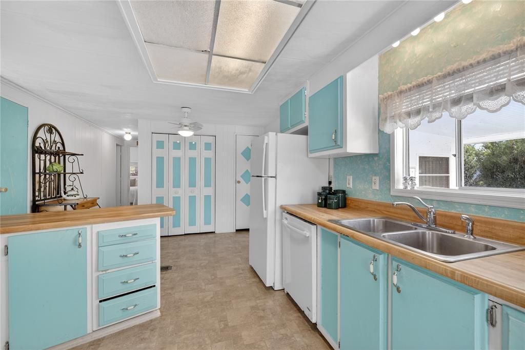 На продажу: $150,000 (2 спален, 2 ванн, 1152 Квадратных фут)