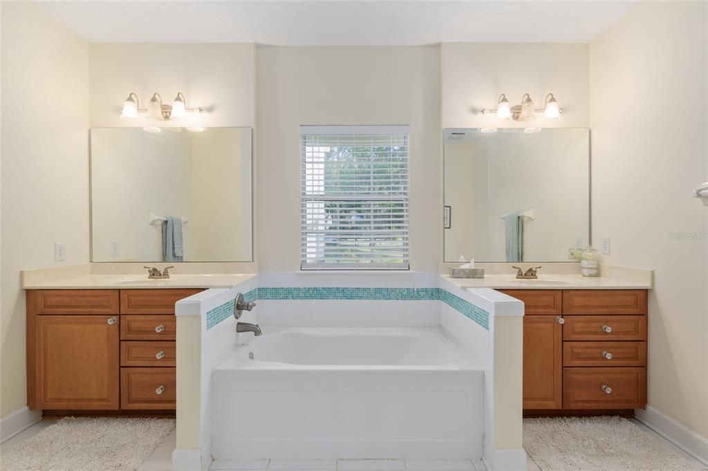 For Sale: $995,000 (4 beds, 4 baths, 3058 Square Feet)