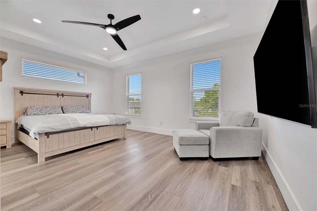 En Venta: $1,245,000 (5 camas, 4 baños, 3098 Pies cuadrados)