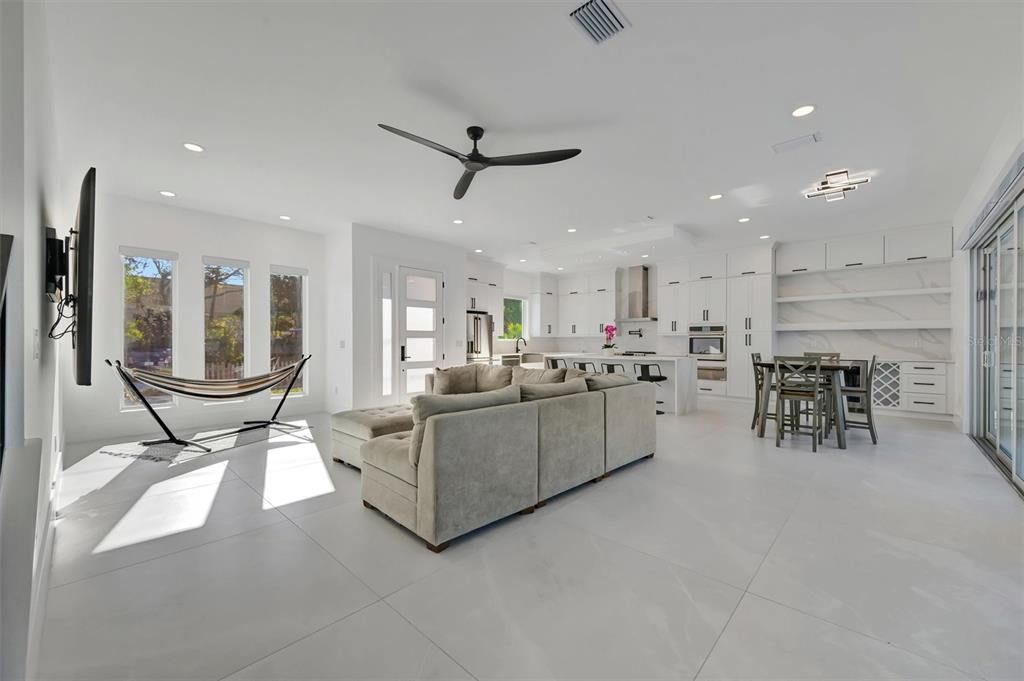 En Venta: $1,245,000 (5 camas, 4 baños, 3098 Pies cuadrados)