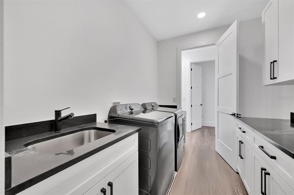 En Venta: $1,245,000 (5 camas, 4 baños, 3098 Pies cuadrados)