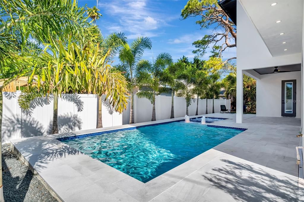 En Venta: $1,245,000 (5 camas, 4 baños, 3098 Pies cuadrados)