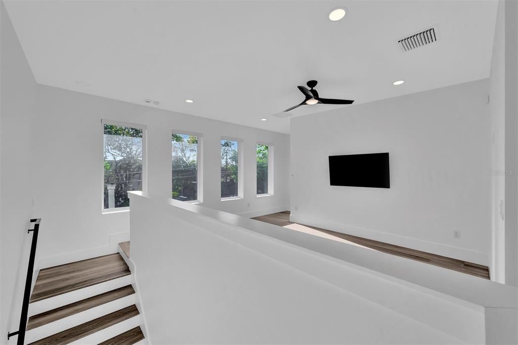 En Venta: $1,245,000 (5 camas, 4 baños, 3098 Pies cuadrados)