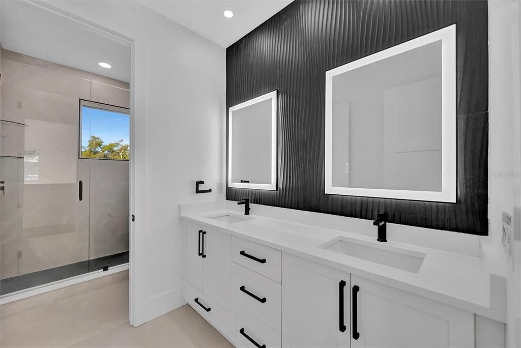 En Venta: $1,245,000 (5 camas, 4 baños, 3098 Pies cuadrados)