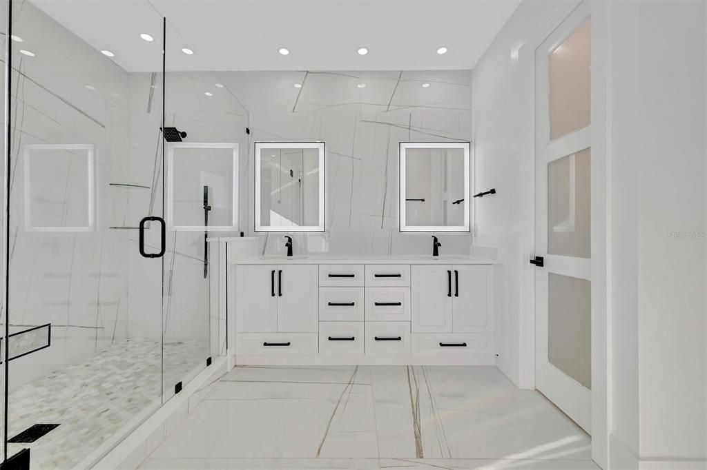 En Venta: $1,245,000 (5 camas, 4 baños, 3098 Pies cuadrados)