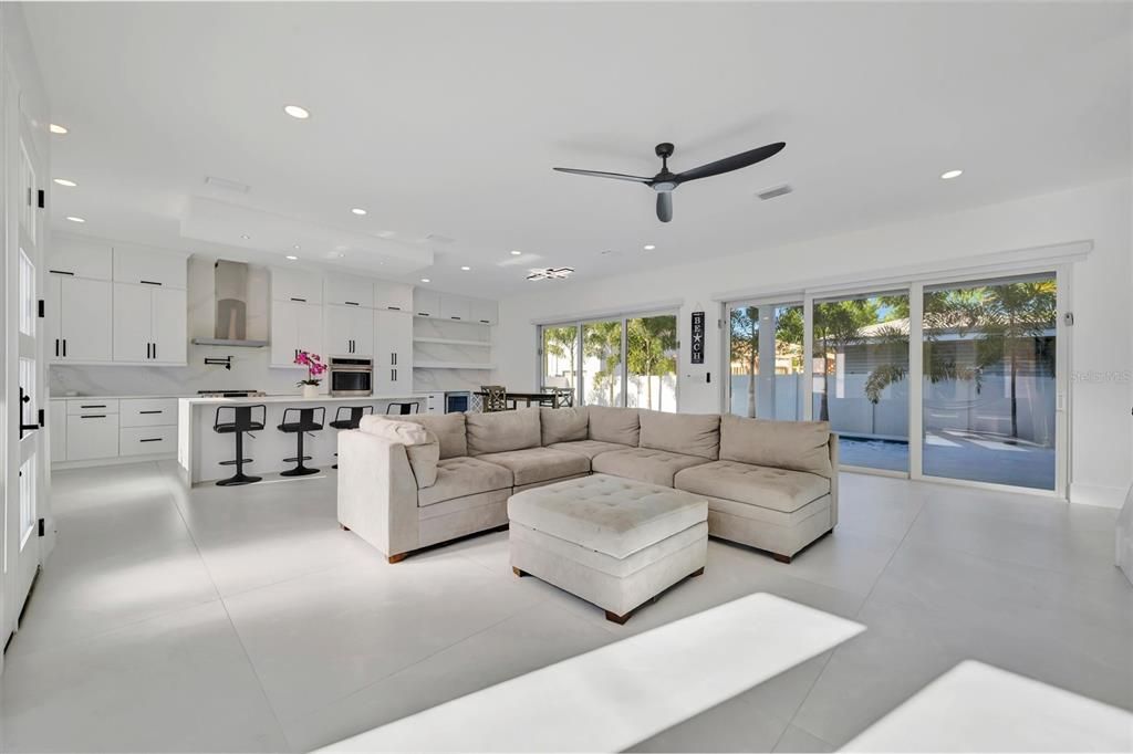 En Venta: $1,245,000 (5 camas, 4 baños, 3098 Pies cuadrados)