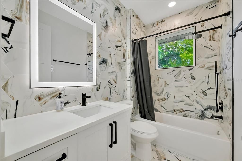 En Venta: $1,245,000 (5 camas, 4 baños, 3098 Pies cuadrados)