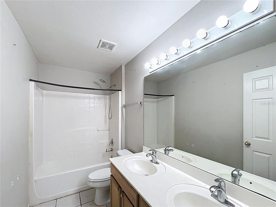 For Sale: $374,100 (4 beds, 2 baths, 2844 Square Feet)