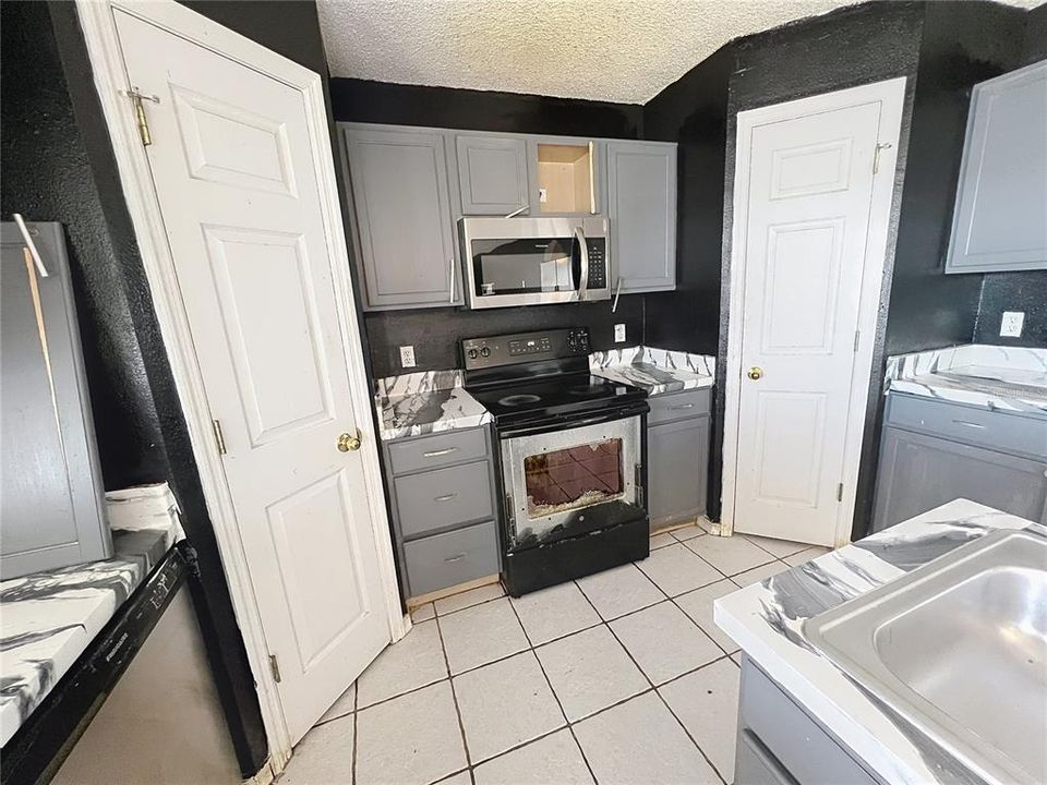 For Sale: $374,100 (4 beds, 2 baths, 2844 Square Feet)