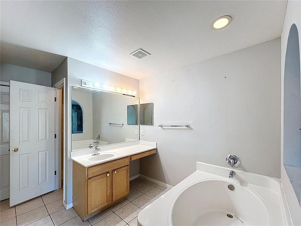 For Sale: $374,100 (4 beds, 2 baths, 2844 Square Feet)