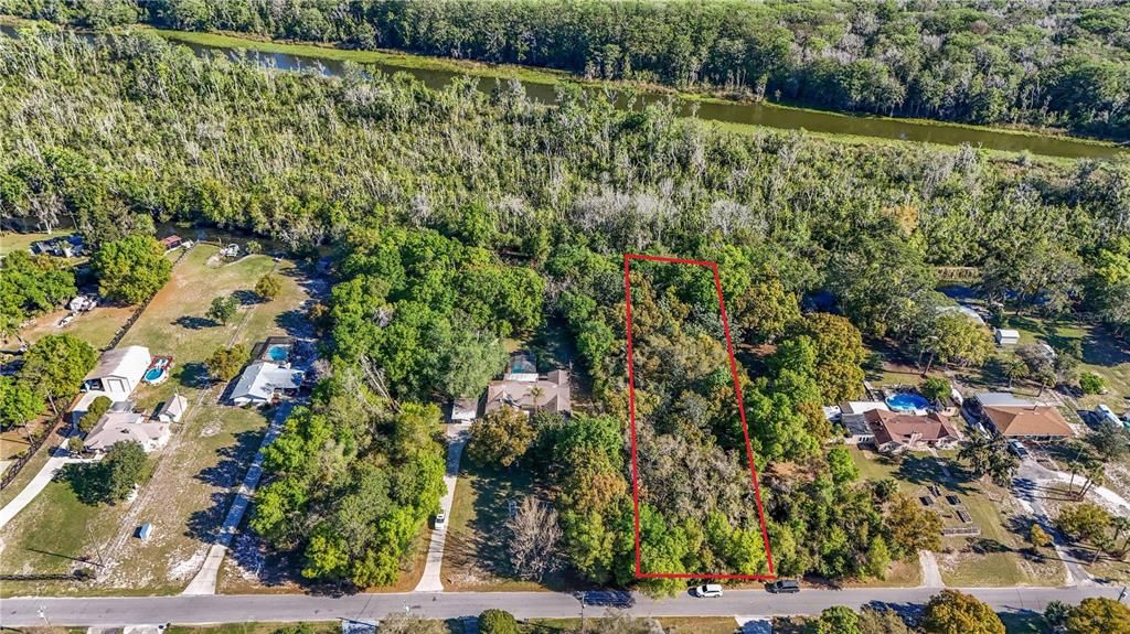 En Venta: $175,000 (0.56 acres)