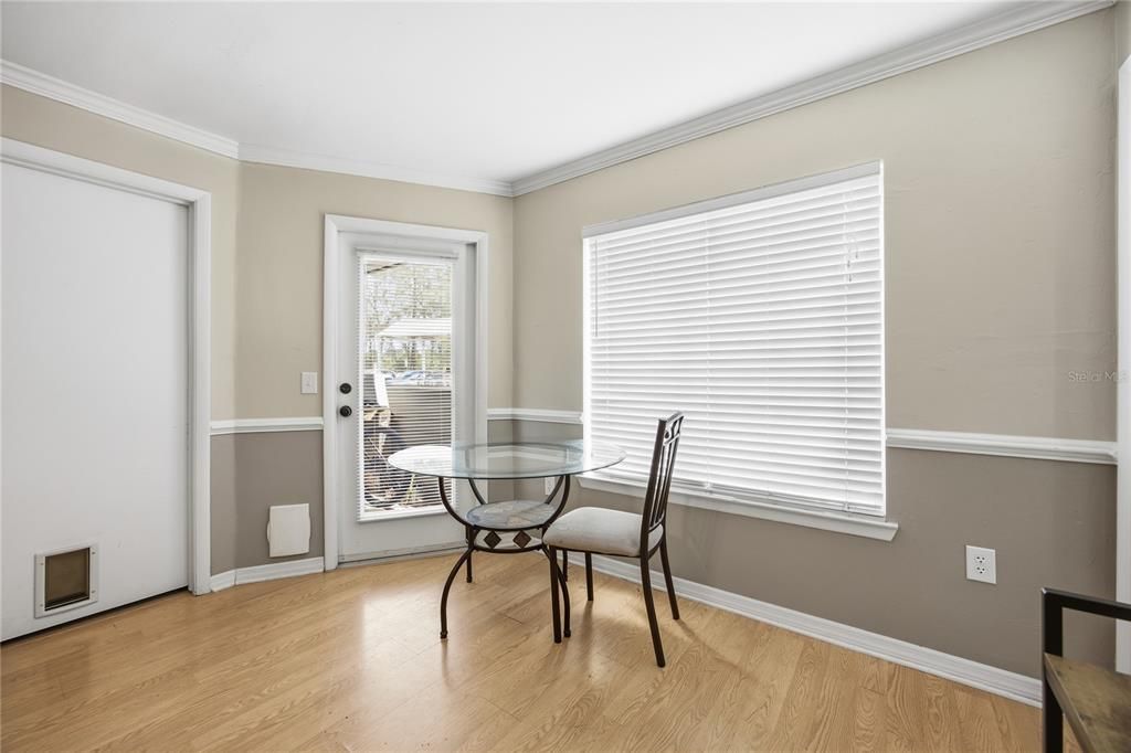 待售: $195,000 (4 贝兹, 4 浴室, 1177 平方英尺)