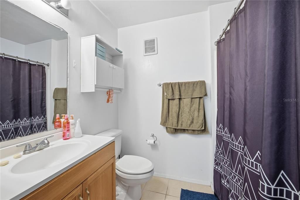 待售: $195,000 (4 贝兹, 4 浴室, 1177 平方英尺)