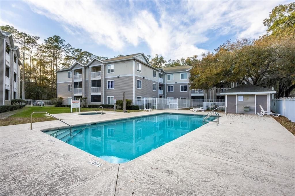 待售: $195,000 (4 贝兹, 4 浴室, 1177 平方英尺)