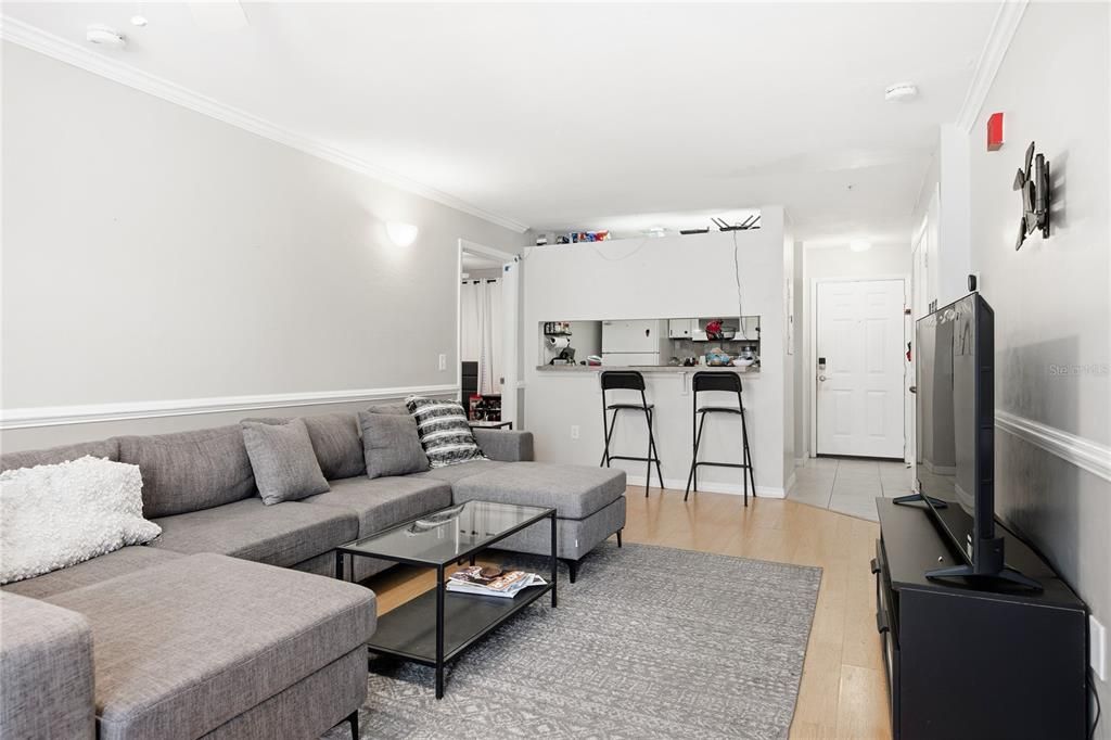 待售: $195,000 (4 贝兹, 4 浴室, 1177 平方英尺)