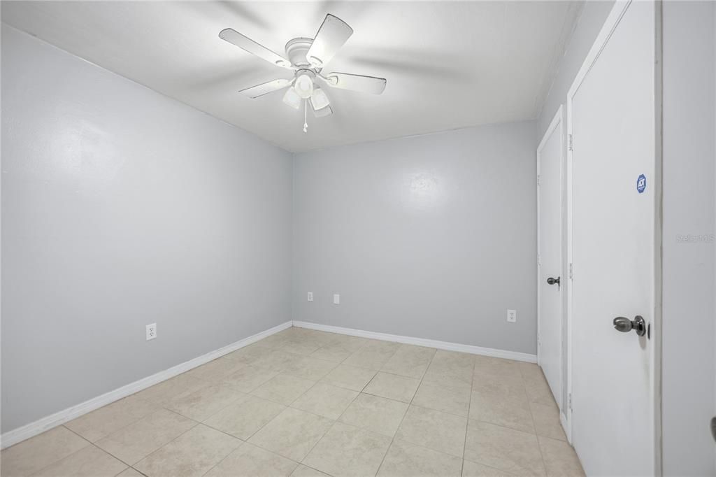 待售: $195,000 (4 贝兹, 4 浴室, 1177 平方英尺)