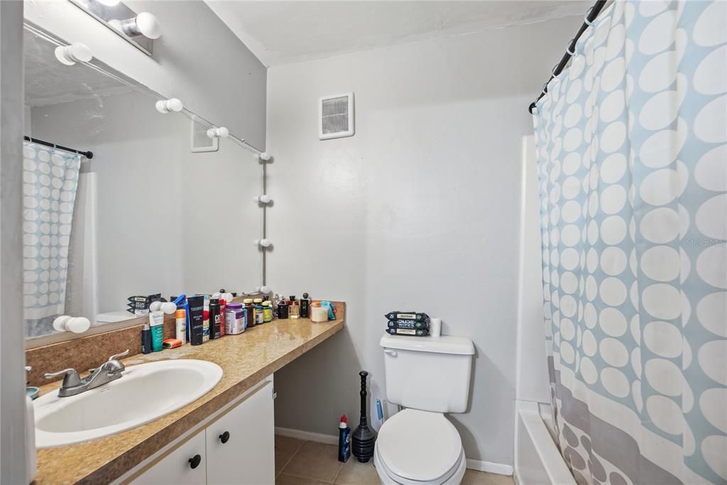 待售: $195,000 (4 贝兹, 4 浴室, 1177 平方英尺)