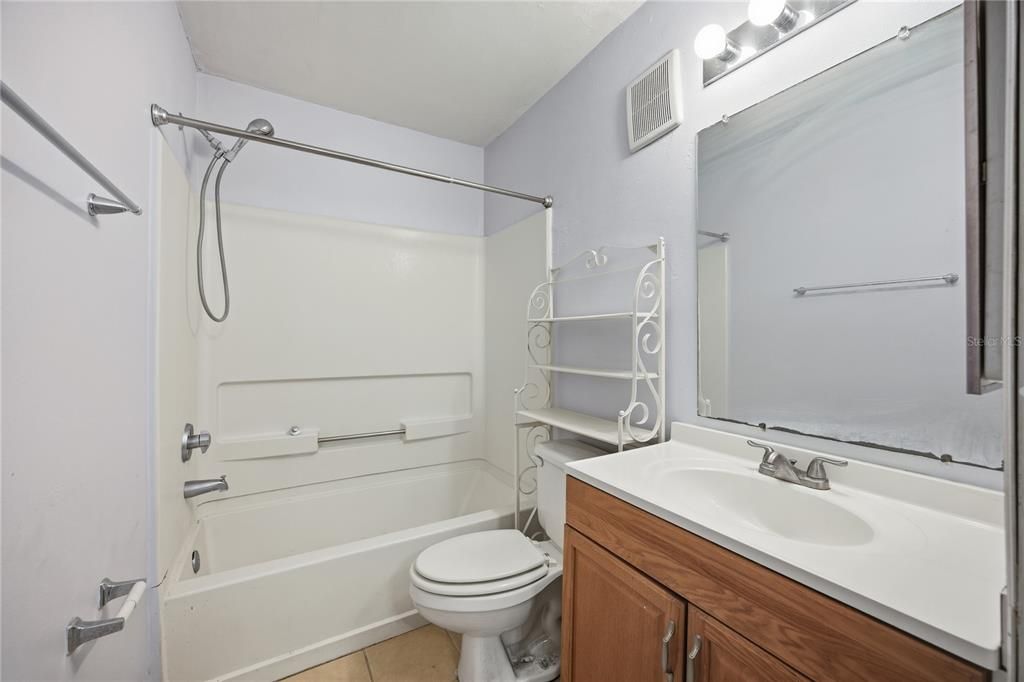 待售: $195,000 (4 贝兹, 4 浴室, 1177 平方英尺)