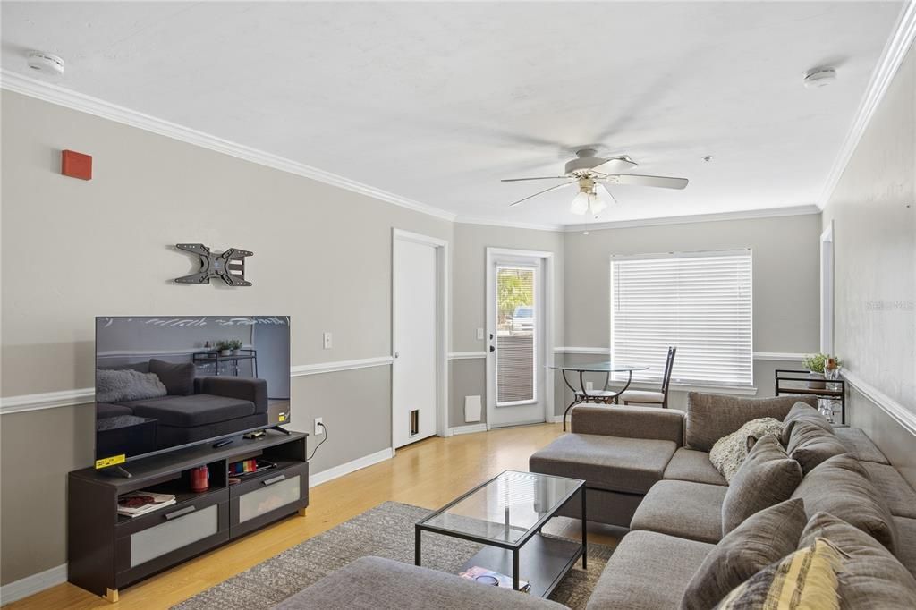 待售: $195,000 (4 贝兹, 4 浴室, 1177 平方英尺)