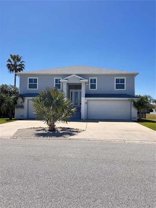 Recently Sold: $725,000 (3 beds, 2 baths, 2214 Square Feet)